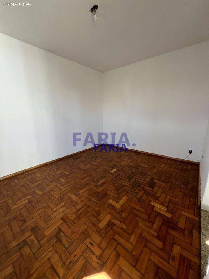 Casa à venda com 3 quartos, 180m² - Foto 8