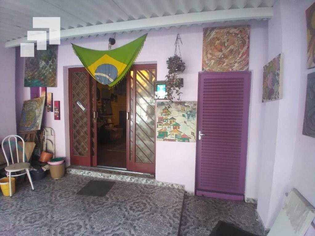 Casa à venda e aluguel com 2 quartos, 70m² - Foto 2