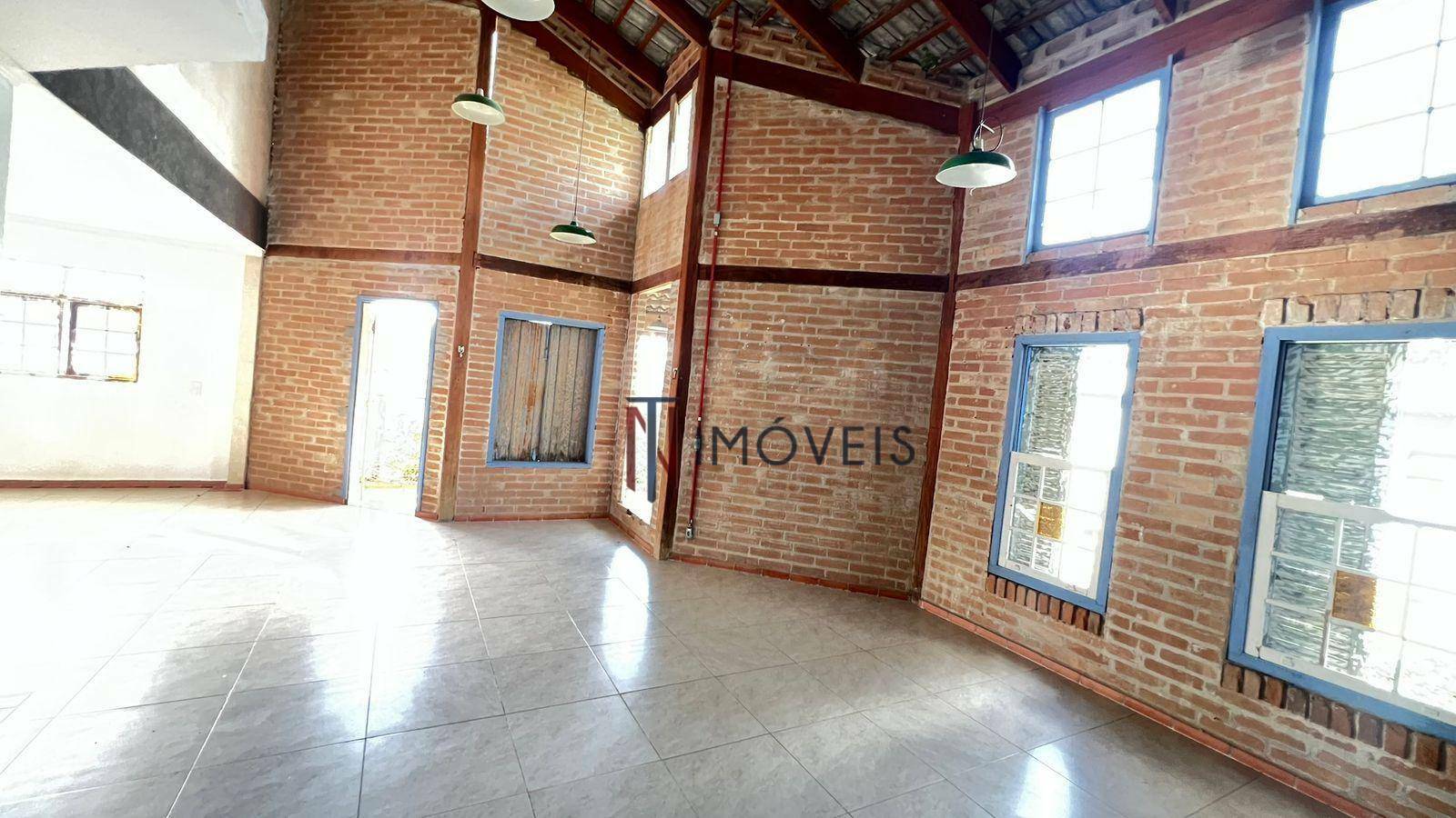 Casa para alugar com 4 quartos, 230m² - Foto 4