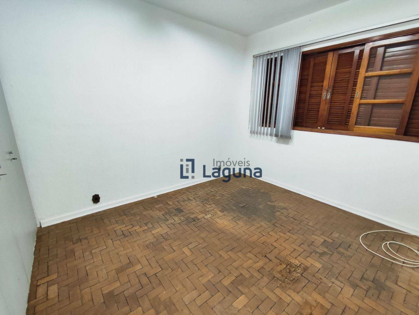 Casa para alugar com 3 quartos, 285m² - Foto 34