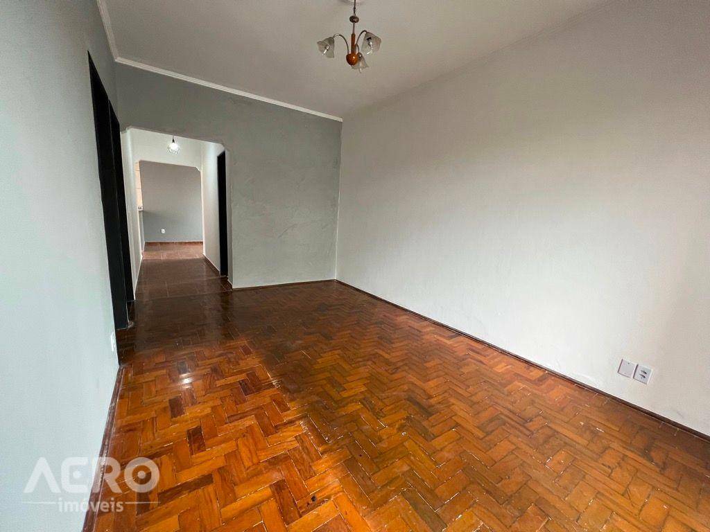 Casa à venda com 4 quartos, 220m² - Foto 11