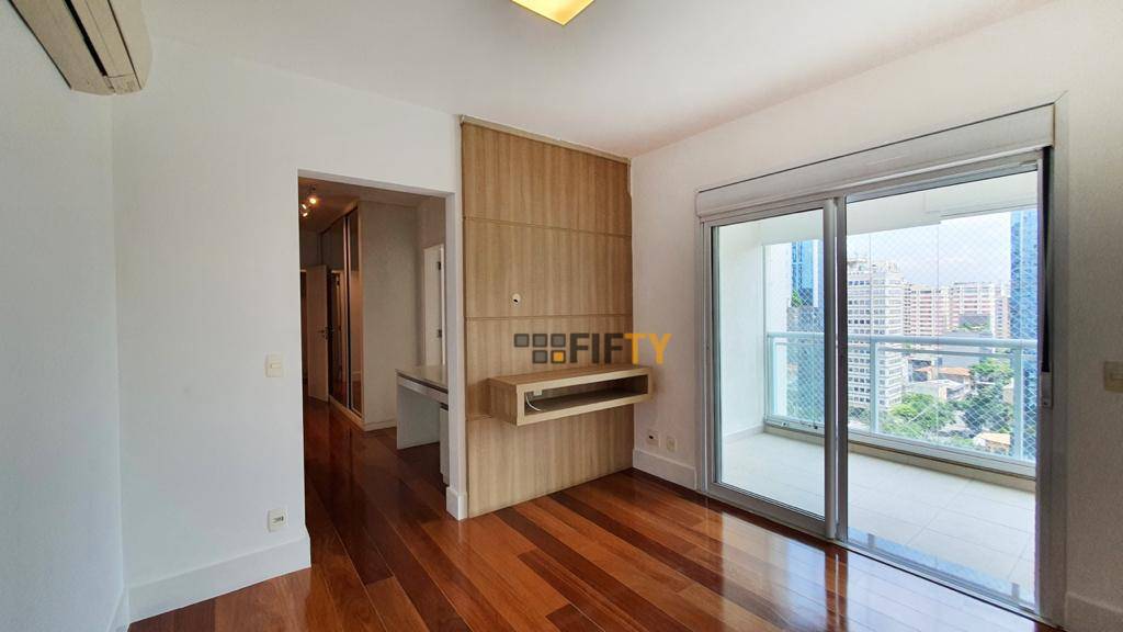 Apartamento para alugar com 3 quartos, 204m² - Foto 12