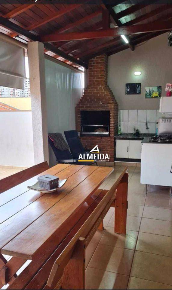 Casa, 3 quartos, 206 m² - Foto 2