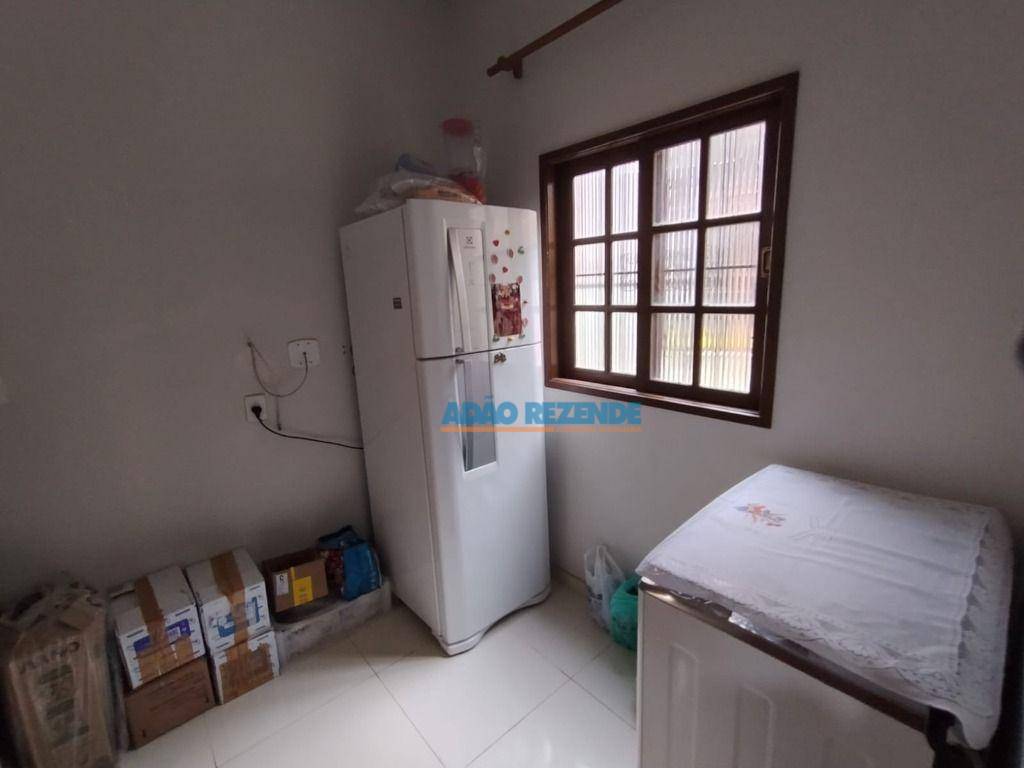 Casa à venda com 5 quartos, 182m² - Foto 12