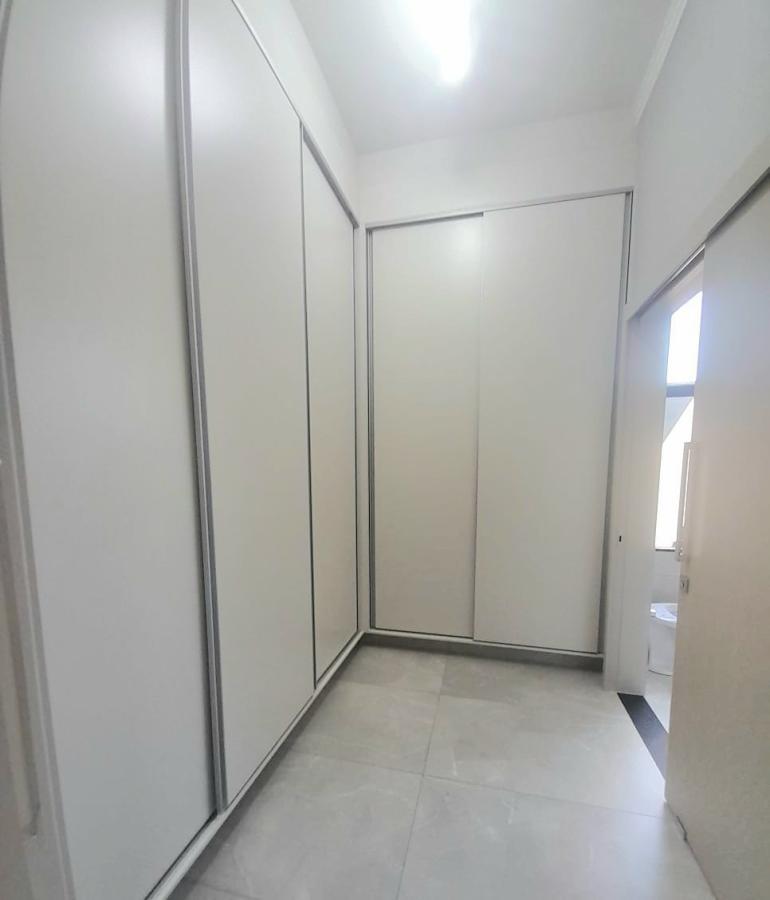 Casa à venda com 3 quartos, 330m² - Foto 2