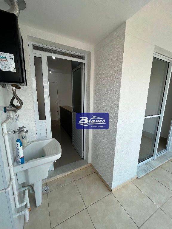 Apartamento para alugar com 2 quartos, 56m² - Foto 13