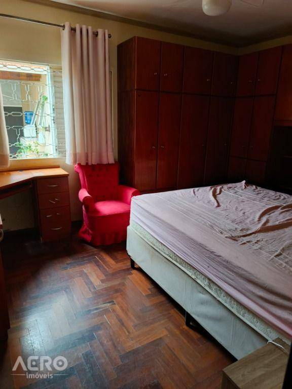 Casa à venda com 4 quartos, 184m² - Foto 10