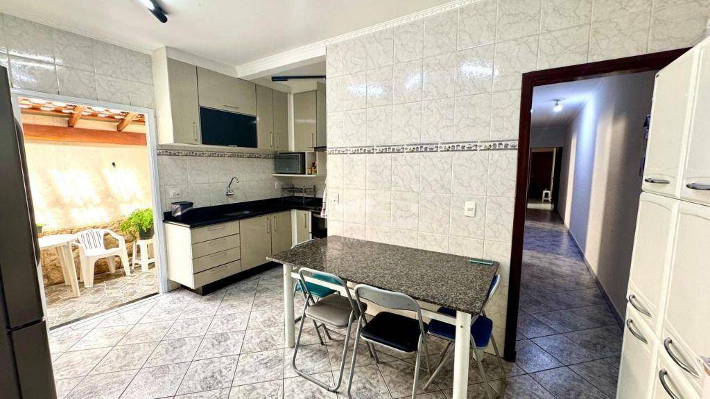 Casa à venda com 3 quartos, 155m² - Foto 8