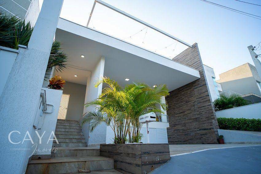 Sobrado à venda com 3 quartos, 280m² - Foto 1