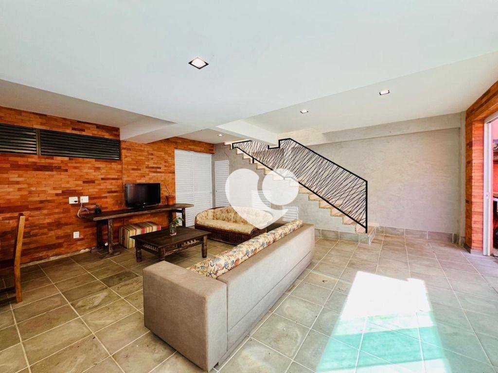 Casa de Condomínio para alugar com 4 quartos, 180m² - Foto 1