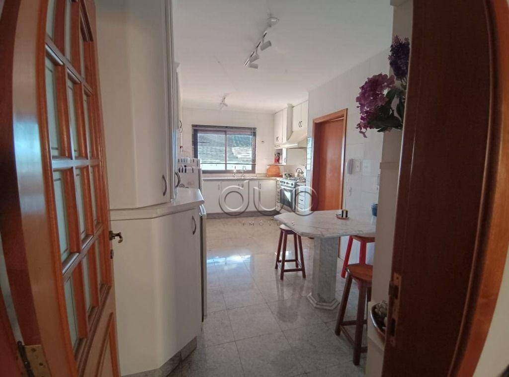 Apartamento à venda com 4 quartos, 198m² - Foto 2