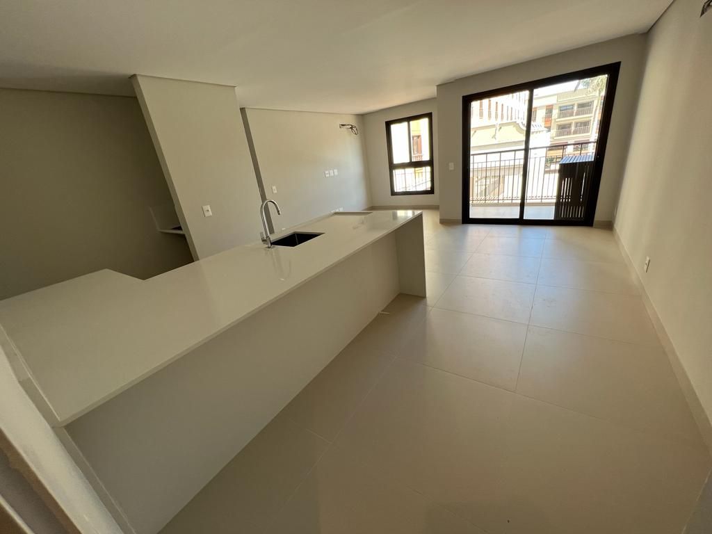 Apartamento à venda com 2 quartos, 62m² - Foto 2