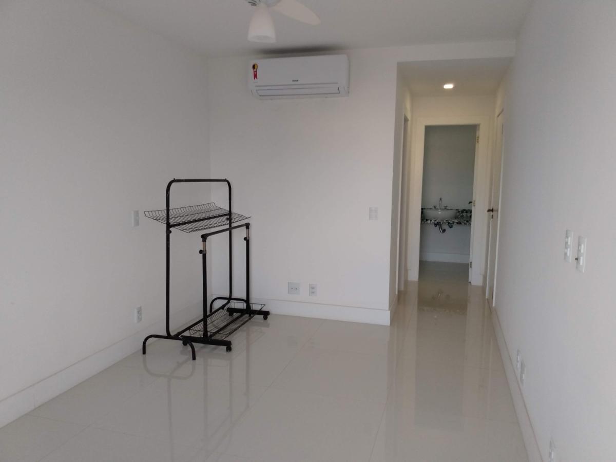 Casa de Condomínio à venda com 4 quartos, 660m² - Foto 44