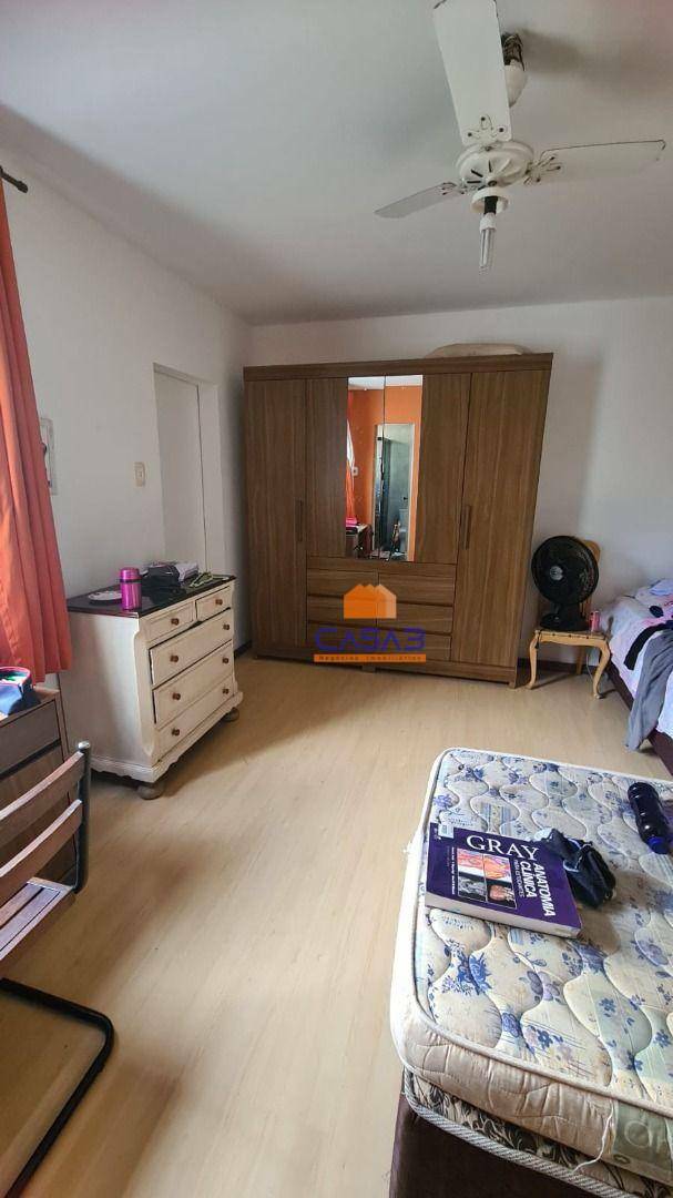 Casa à venda com 6 quartos, 200m² - Foto 4