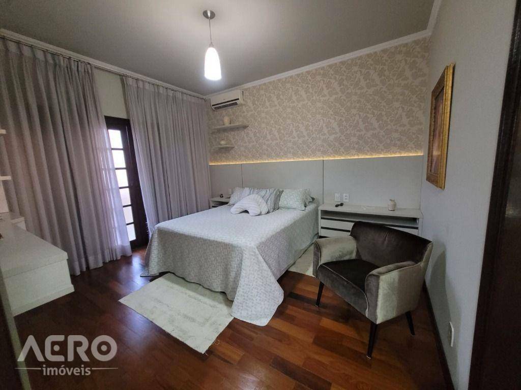 Casa à venda com 4 quartos, 363m² - Foto 12