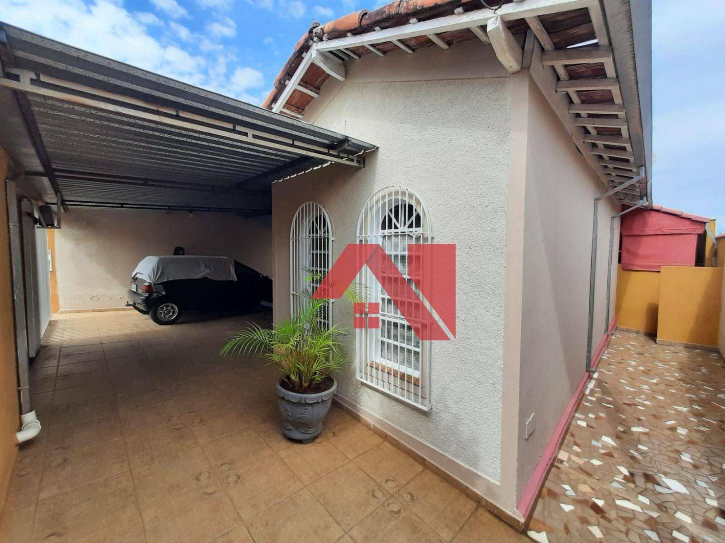 Casa à venda com 3 quartos, 176m² - Foto 1