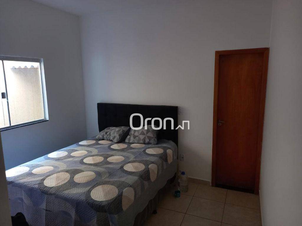 Casa à venda com 2 quartos, 70m² - Foto 2