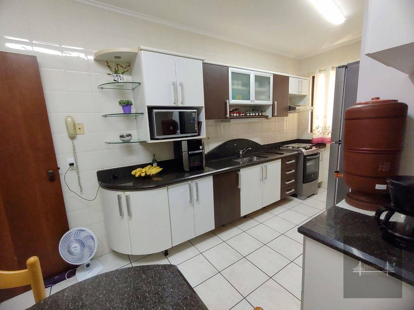 Apartamento à venda com 3 quartos, 164m² - Foto 6