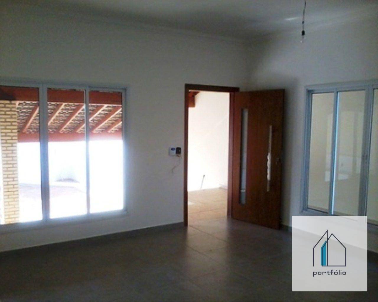 Casa à venda com 3 quartos, 304m² - Foto 1