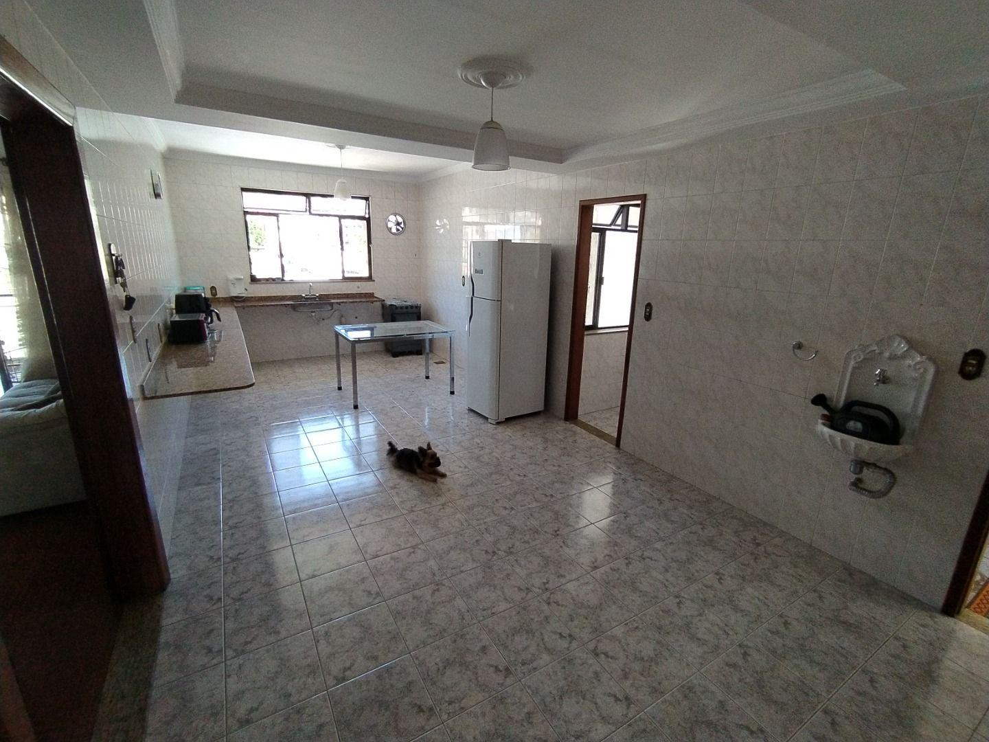 Casa à venda com 5 quartos, 179m² - Foto 17