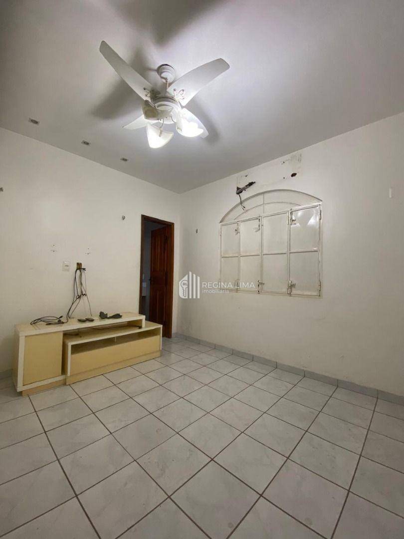 Casa de Condomínio à venda com 3 quartos, 300m² - Foto 4