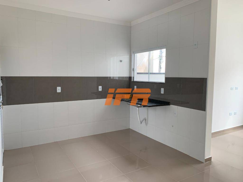 Casa à venda com 2 quartos, 65m² - Foto 2