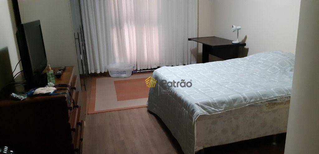 Casa à venda com 2 quartos, 340m² - Foto 4