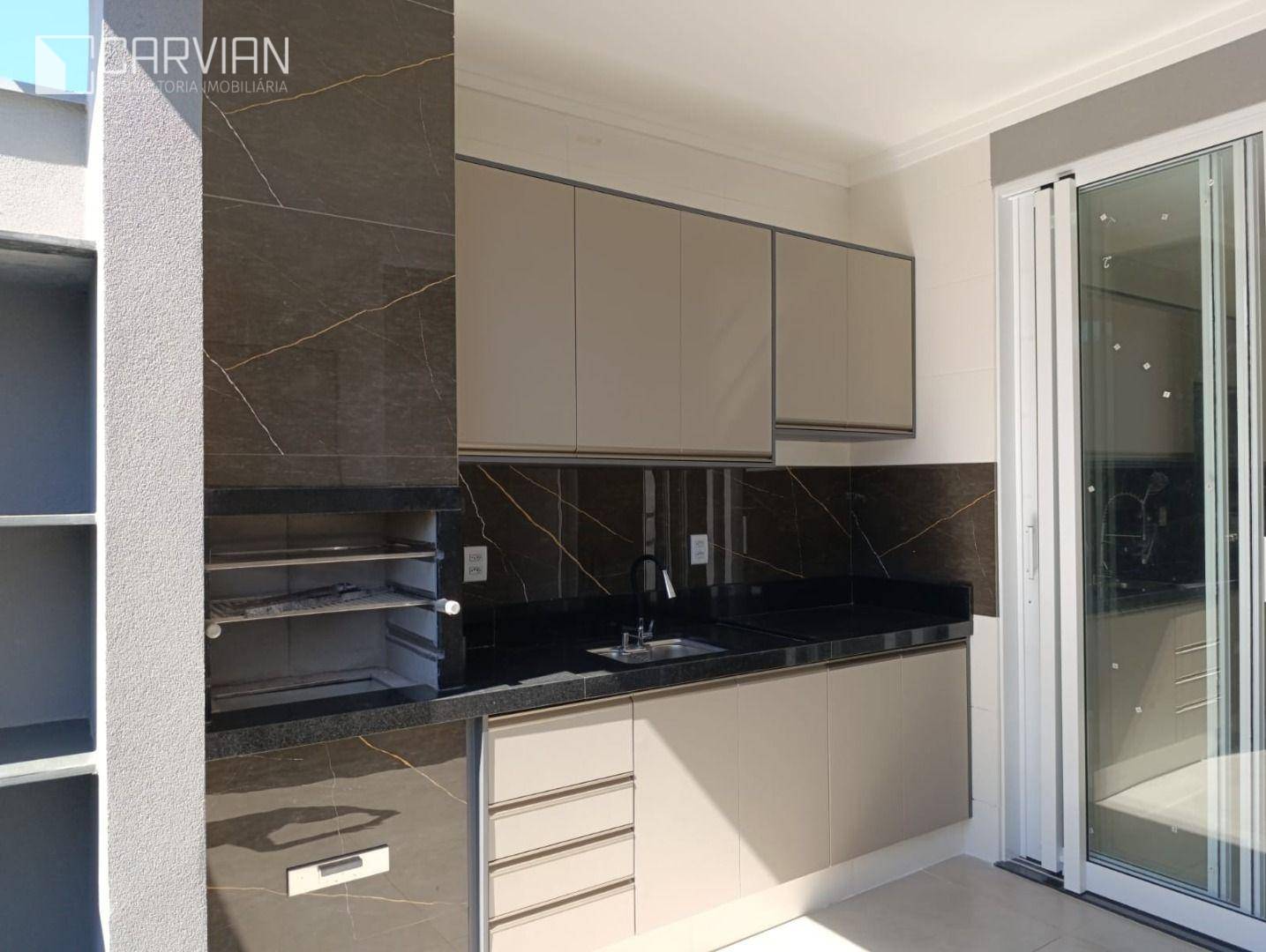 Casa à venda com 3 quartos, 136m² - Foto 1