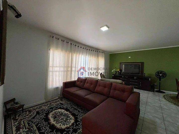 Casa à venda com 3 quartos, 213m² - Foto 3