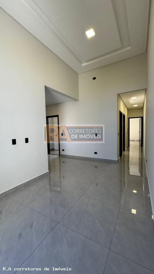 Casa à venda com 2 quartos, 150m² - Foto 2