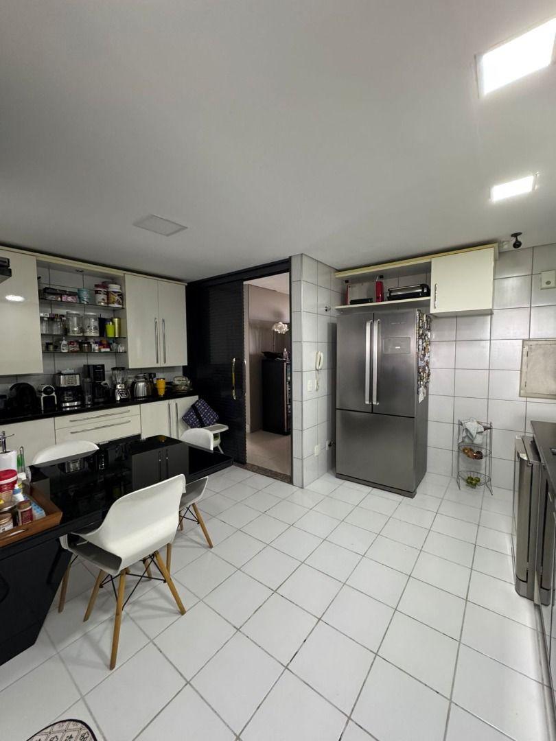 Apartamento à venda com 3 quartos, 185m² - Foto 8