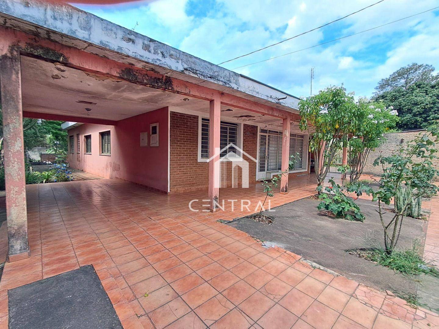 Casa, 4 quartos, 245 m² - Foto 1