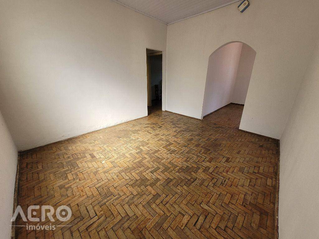 Casa à venda com 2 quartos, 220m² - Foto 1