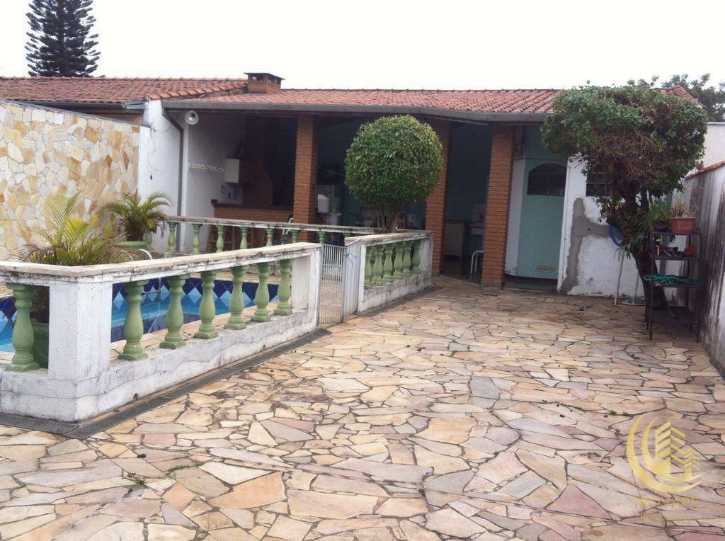 Casa à venda com 3 quartos, 195m² - Foto 2