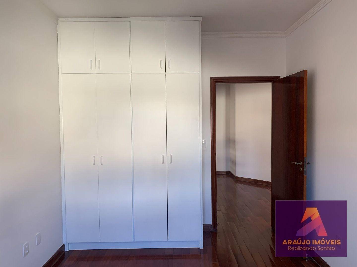 Casa de Condomínio à venda com 4 quartos, 300m² - Foto 17