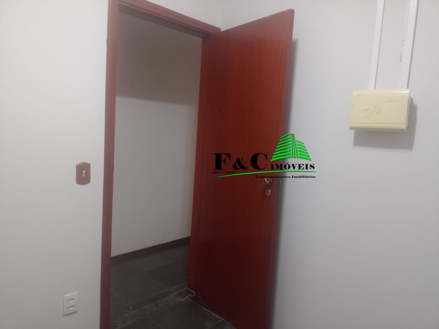 Casa à venda com 3 quartos, 250m² - Foto 11