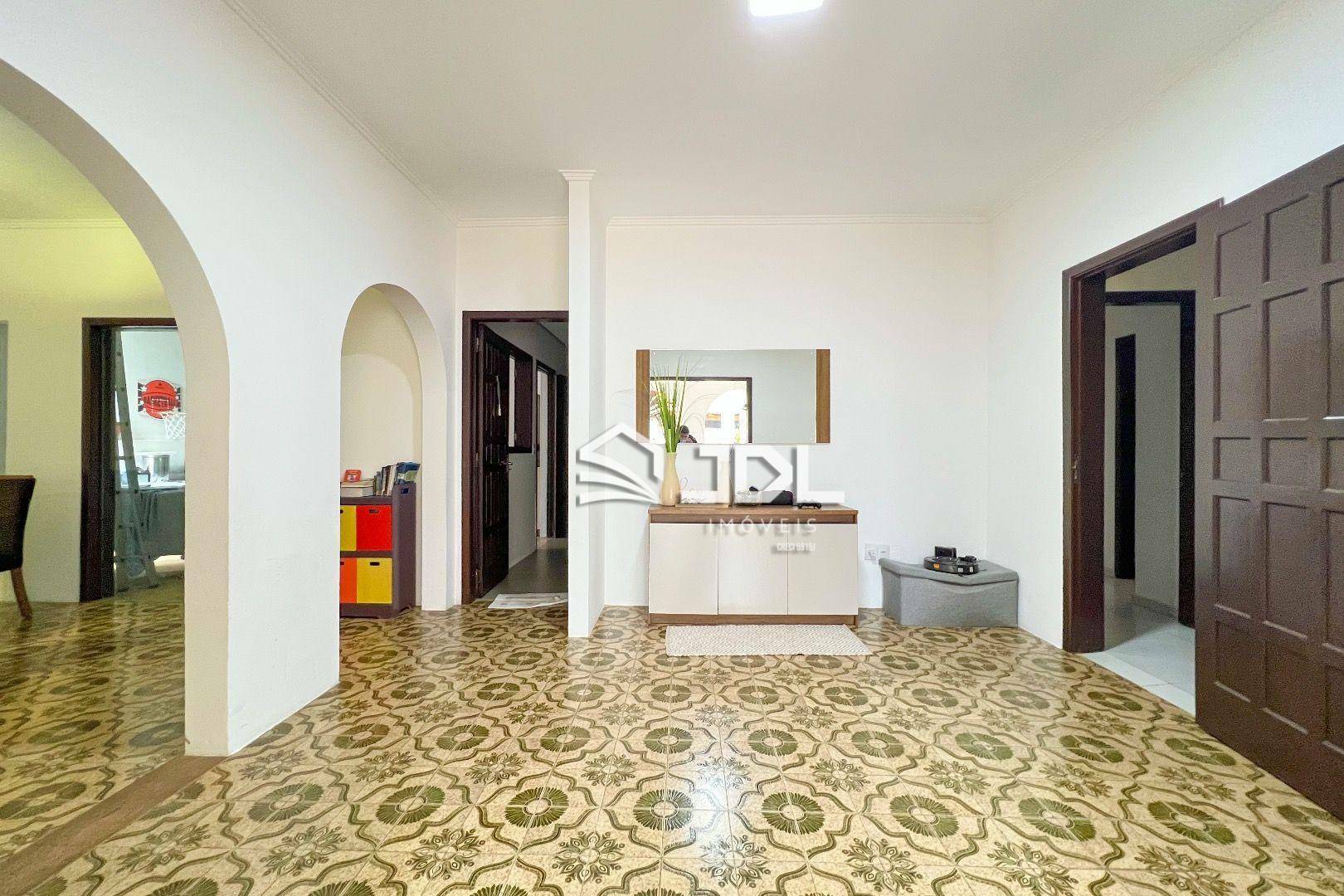 Casa à venda com 4 quartos, 233m² - Foto 4