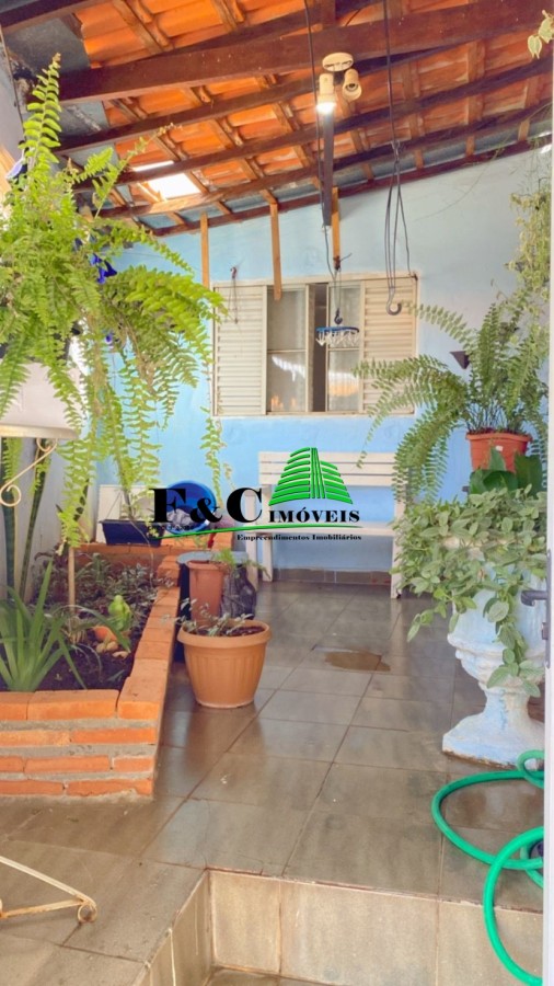 Casa à venda com 4 quartos, 166m² - Foto 2