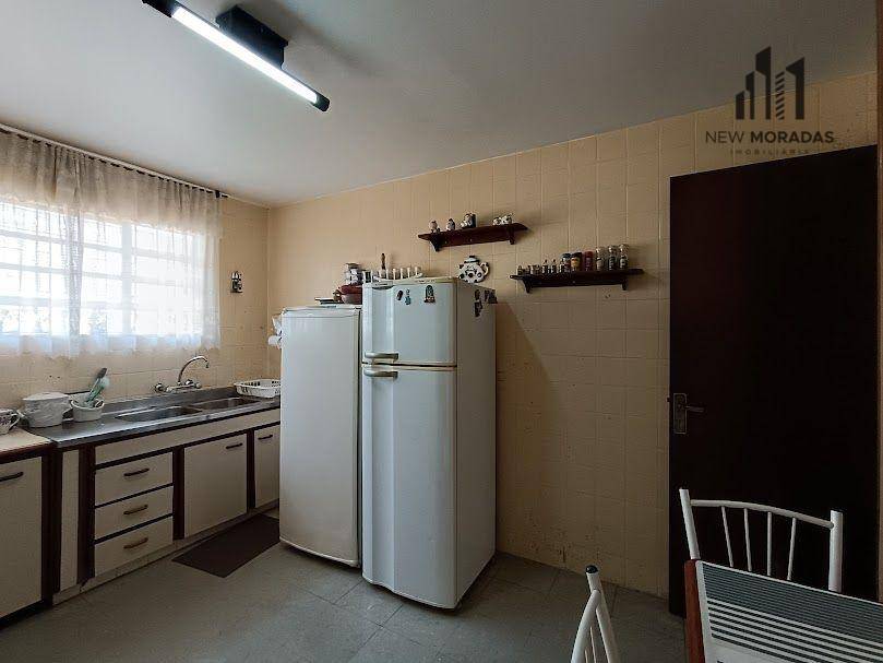 Casa à venda com 4 quartos, 300m² - Foto 8