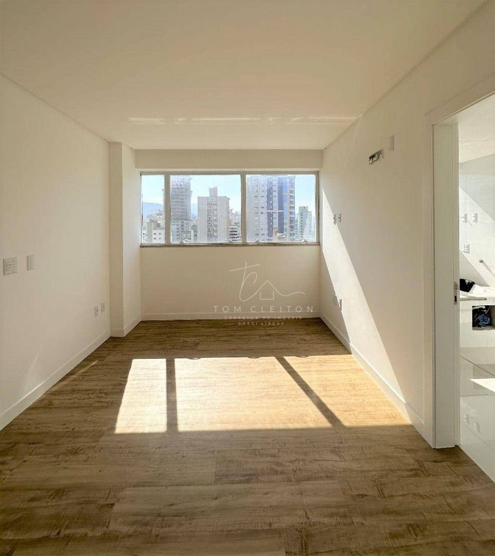 Apartamento à venda com 3 quartos, 142m² - Foto 9