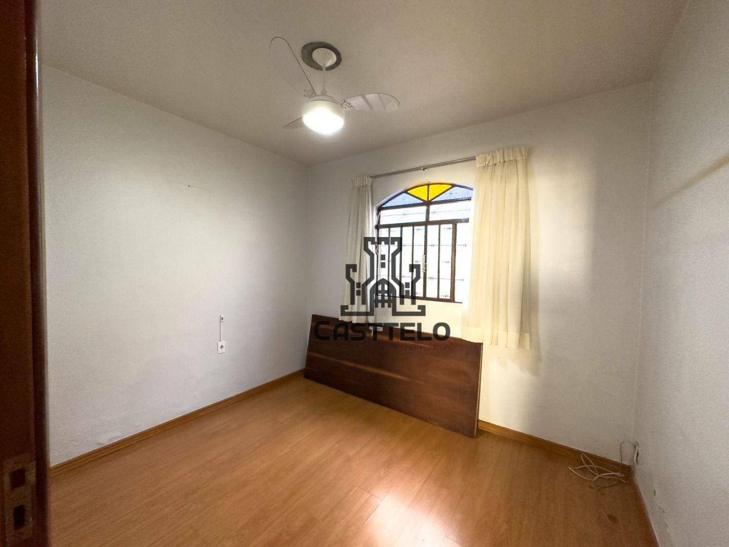 Casa à venda com 4 quartos, 220m² - Foto 14