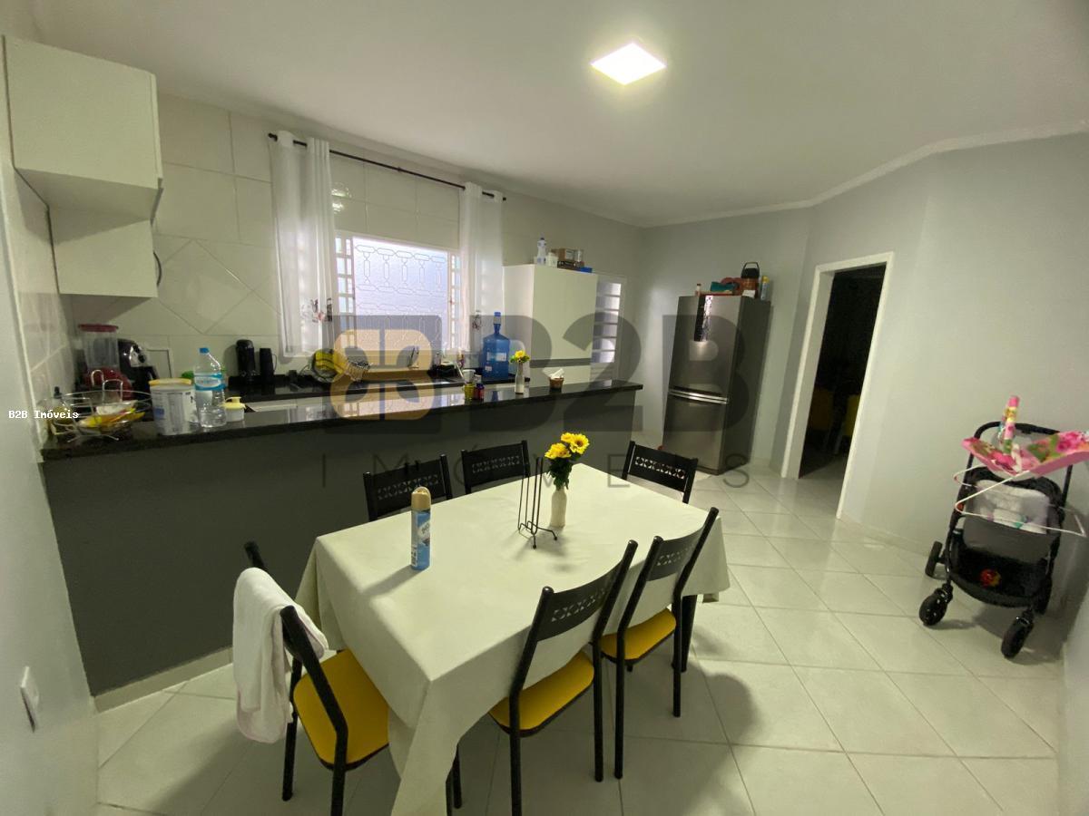 Casa à venda com 3 quartos, 130m² - Foto 4