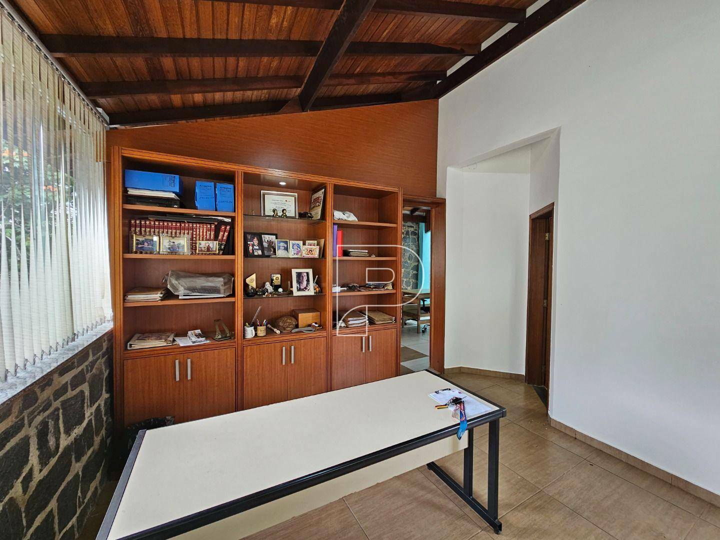 Casa à venda com 3 quartos, 250m² - Foto 4