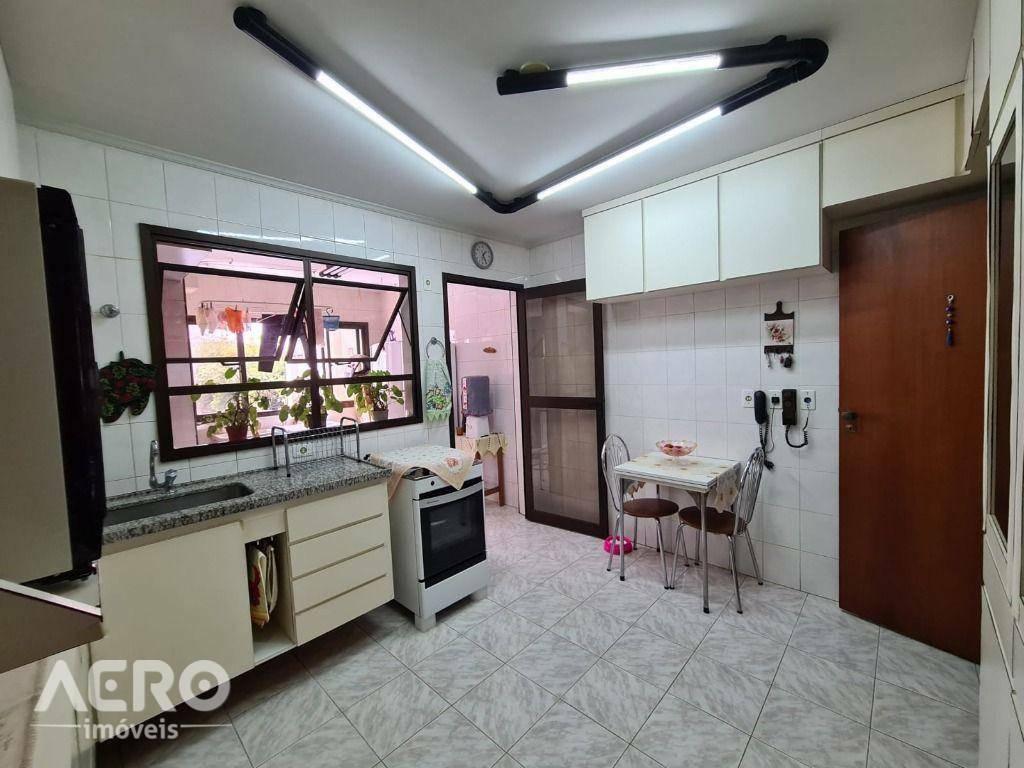 Apartamento à venda com 3 quartos, 131m² - Foto 13