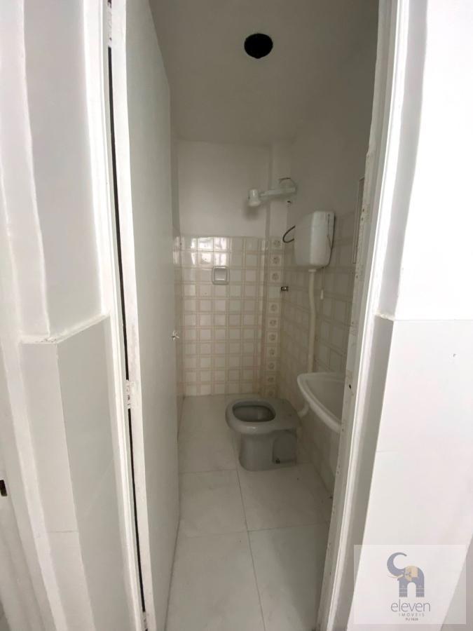 Apartamento à venda com 2 quartos, 75m² - Foto 11