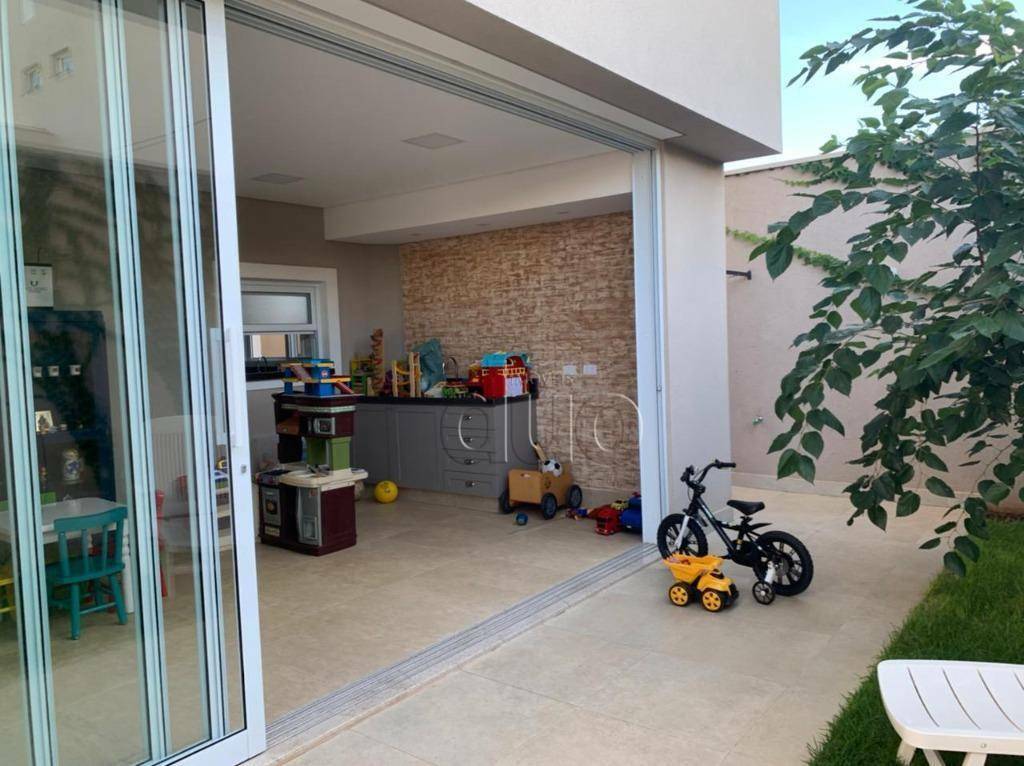 Casa de Condomínio à venda com 3 quartos, 271m² - Foto 1