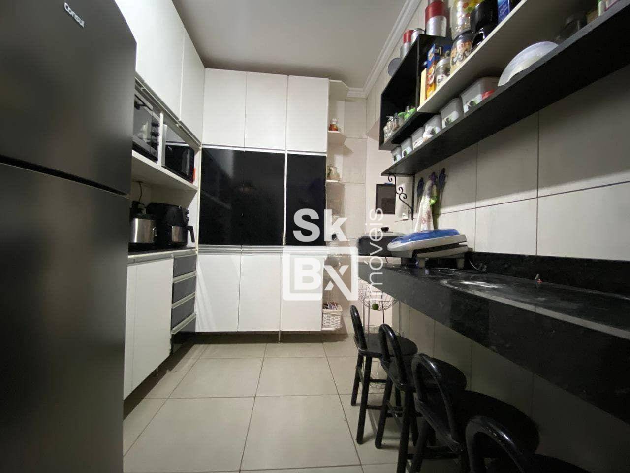 Casa à venda com 3 quartos, 229m² - Foto 5