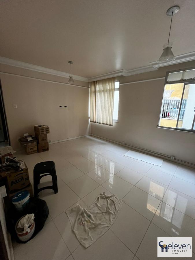 Apartamento à venda com 2 quartos, 70m² - Foto 2