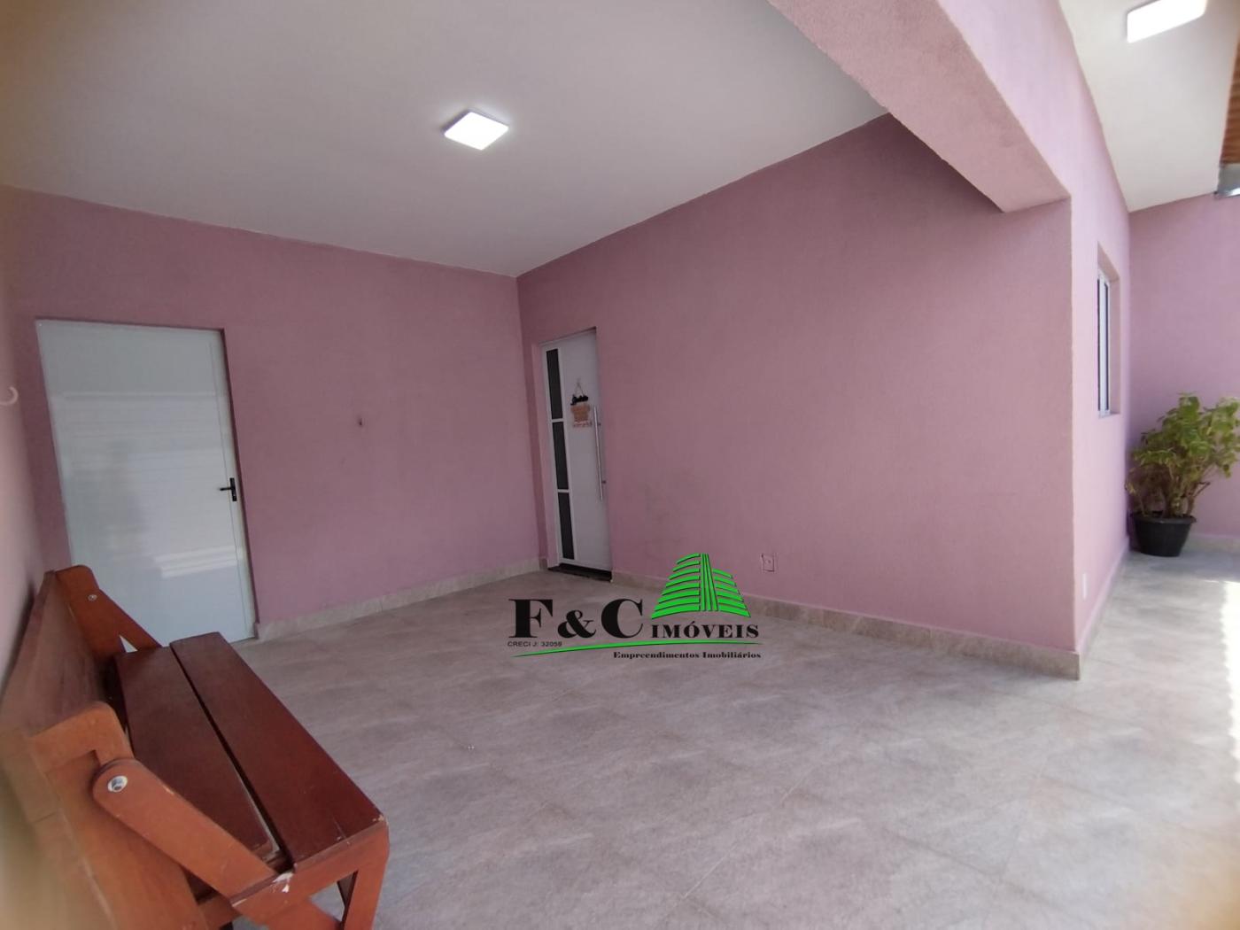 Casa à venda com 2 quartos, 140m² - Foto 2