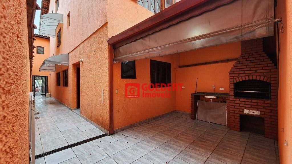 Sobrado à venda com 3 quartos, 220m² - Foto 9
